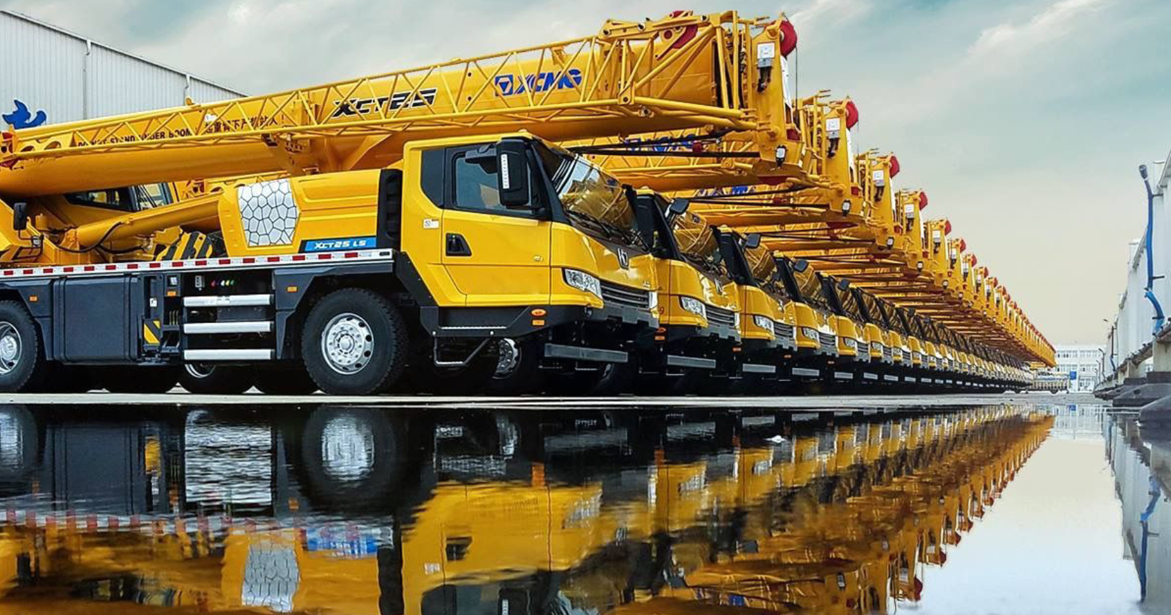 Learn the difference between self-propelled cranes and specialized cranes
