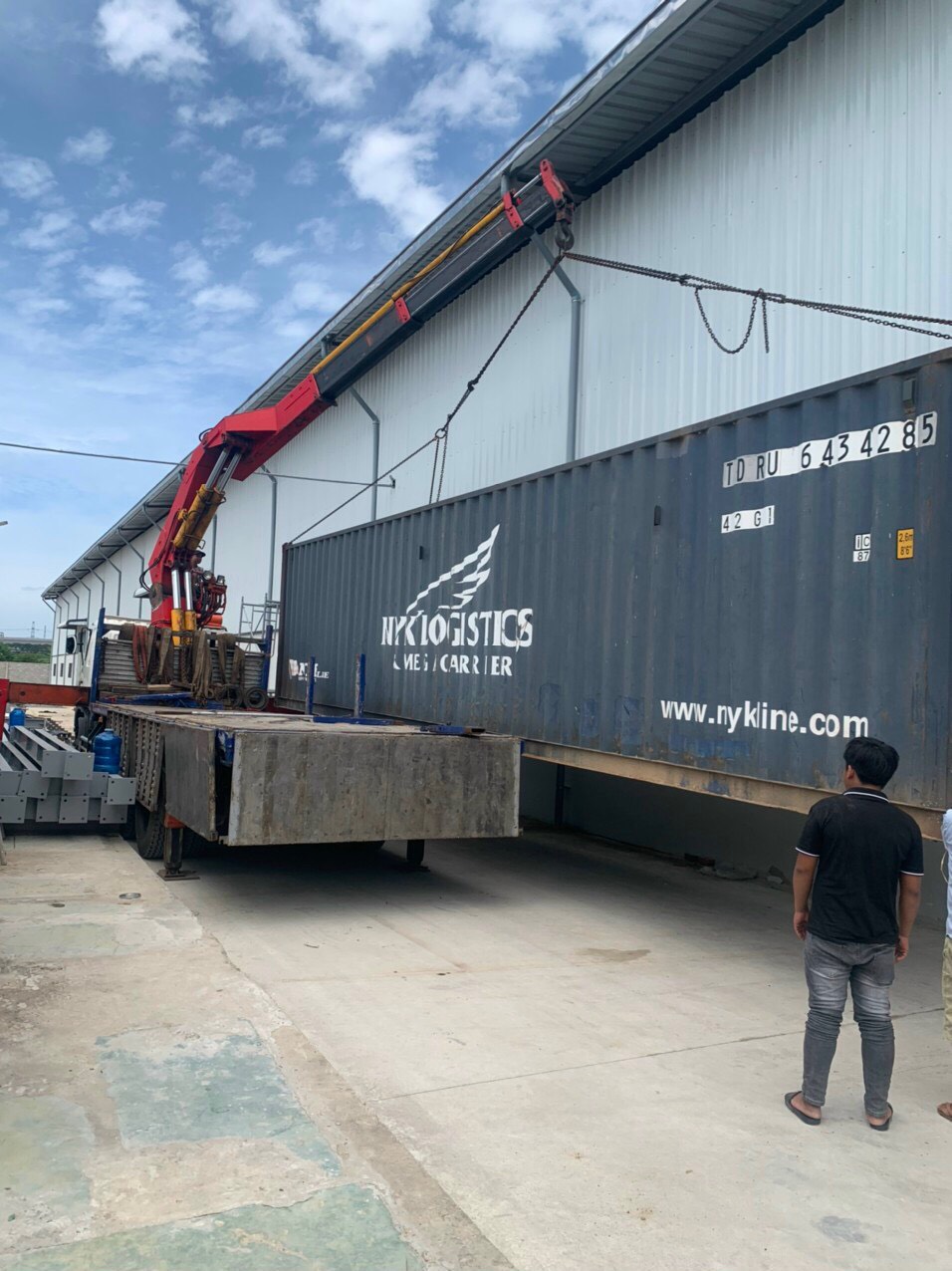 TRANSPORTATION OF 40 FEET CONTAINER CRANE FOR MANH CUONG COMPANY